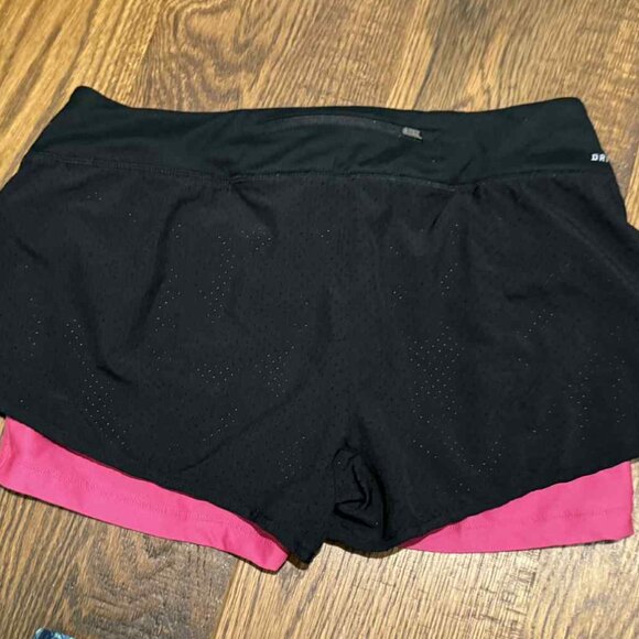 Nike Women's Dri-FIT 2-IN-1 With A Secret Zipper Pocket, Medium - Picture 3 of 4